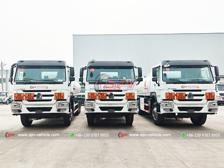3 Units of SINOTRUK Heavy-duty Oil Trucks - Front