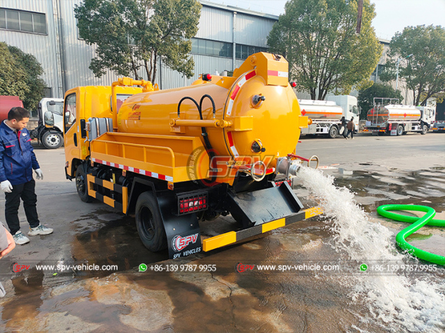 JMC 2,000L Vacuum Pump Truck