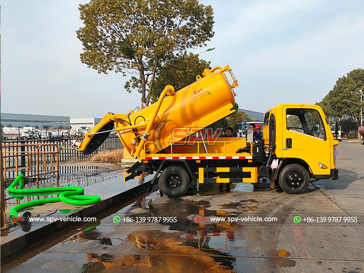 JMC 2,000L Vacuum Pump Truck