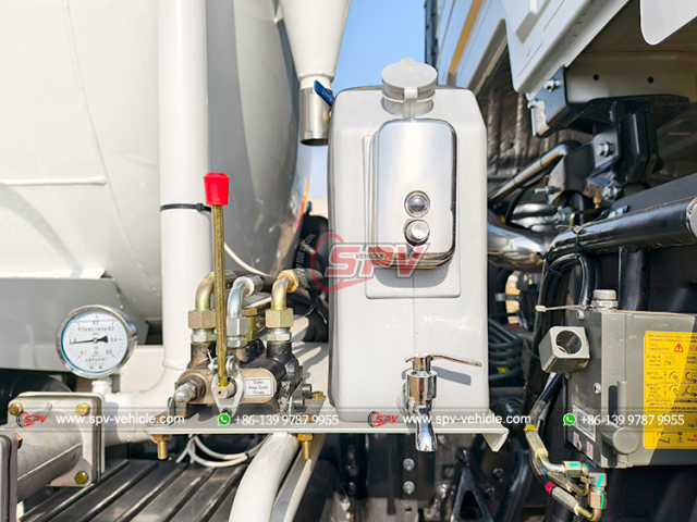 HOWO 7,000L Toilet Cleaning Truck