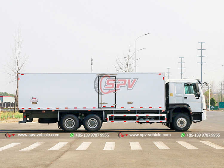 SINOTRUK 6x4 Insulate Van Truck