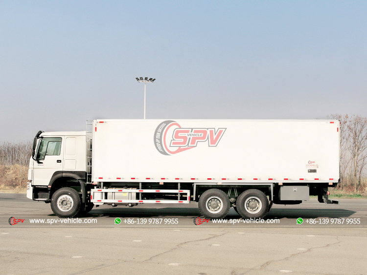 SINOTRUK 6x4 Insulate Van Truck