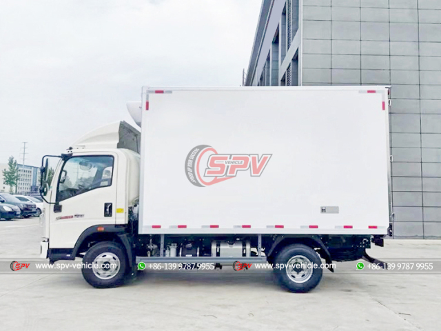 HOWO 4 Tons Reefer Van Truck