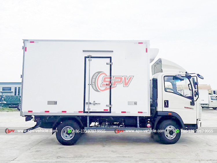HOWO 4 Tons Reefer Van Truck