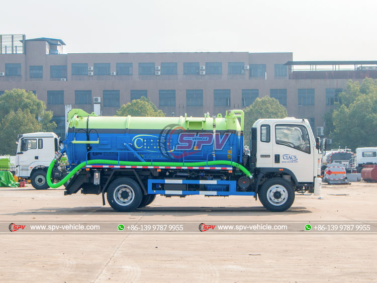 SINOTRUK 8,000L Sewer Vacuum Truck