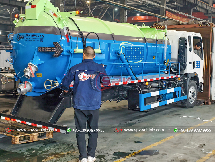 SINOTRUK 8,000L Sewer Vacuum Truck