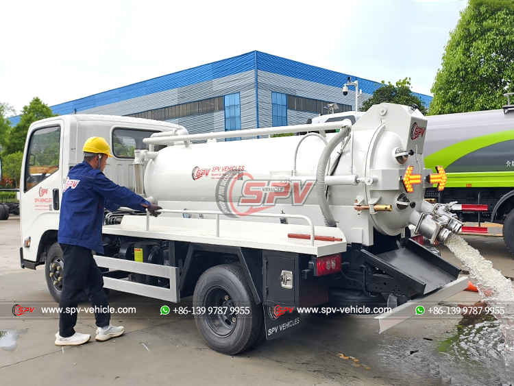 JMC Mini Sewage Tank Truck Discharging Water Test