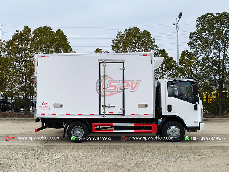 ISUZU 4 Tons Refrigerator Van Truck - Right Side