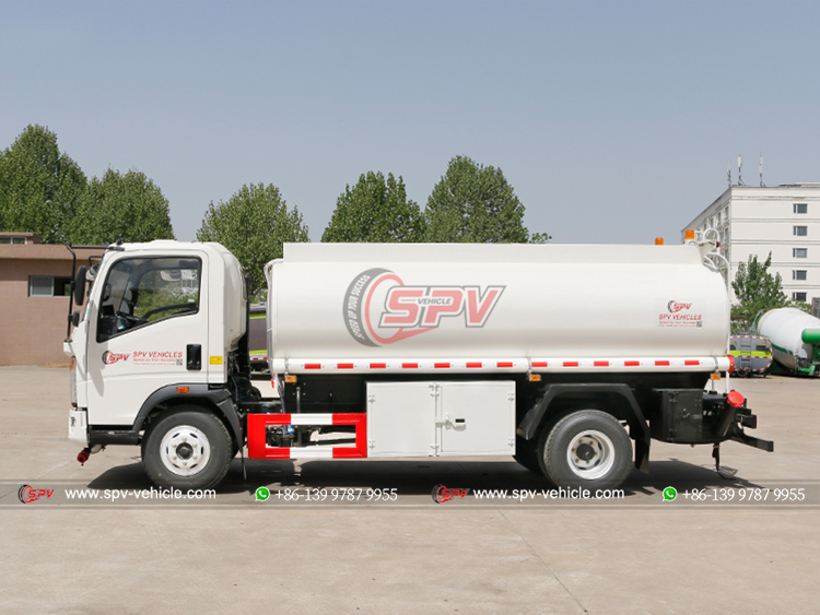 HOWO 4x2 Fuel Truck with Dispenser - Left