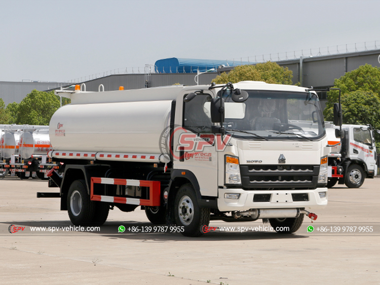HOWO 4x2 Medium Fuel Dispensing Truck - Front Right 