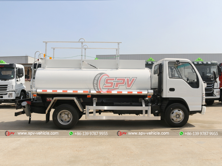 ISUZU 100P Oil Delivery Truck to Egypt - Right