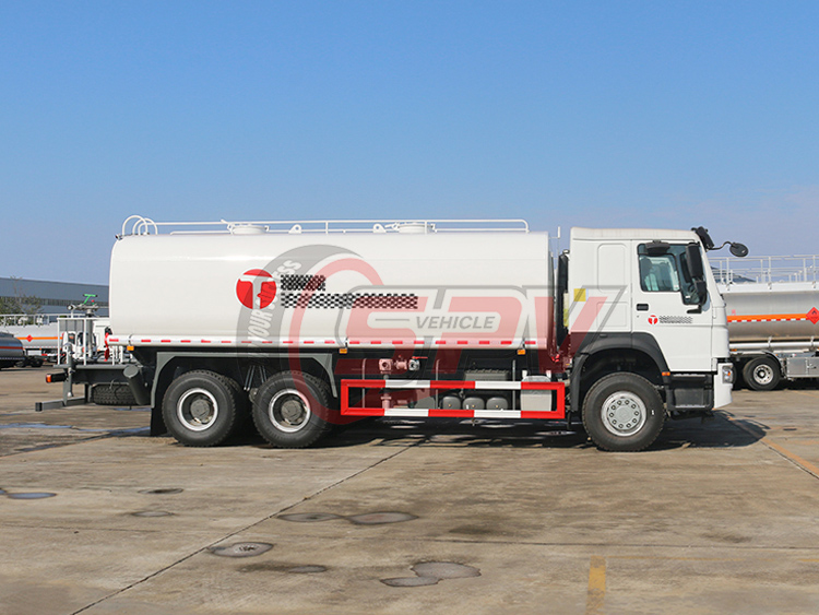 Sinotruk 10 Wheels Road Spraying Truck - Right