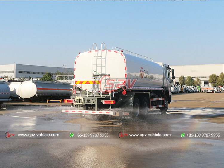 Sinotruk 6x4 Water Sprinkler Truck - Rear Side Spraying