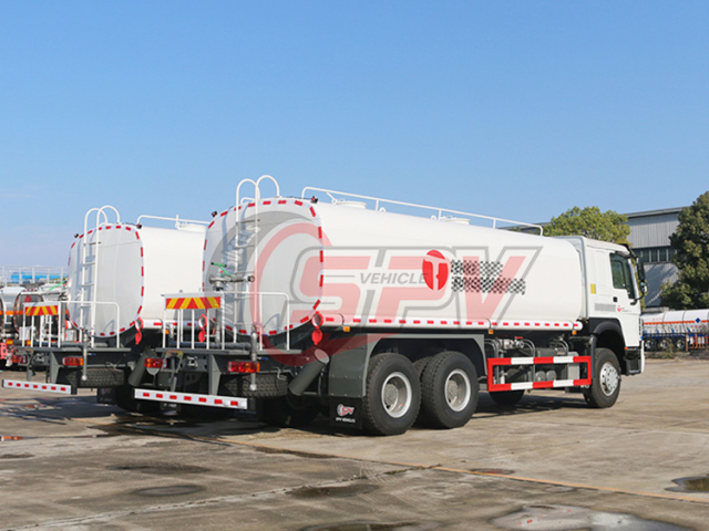 SINOTRUK 25,000L Mining Water Truck