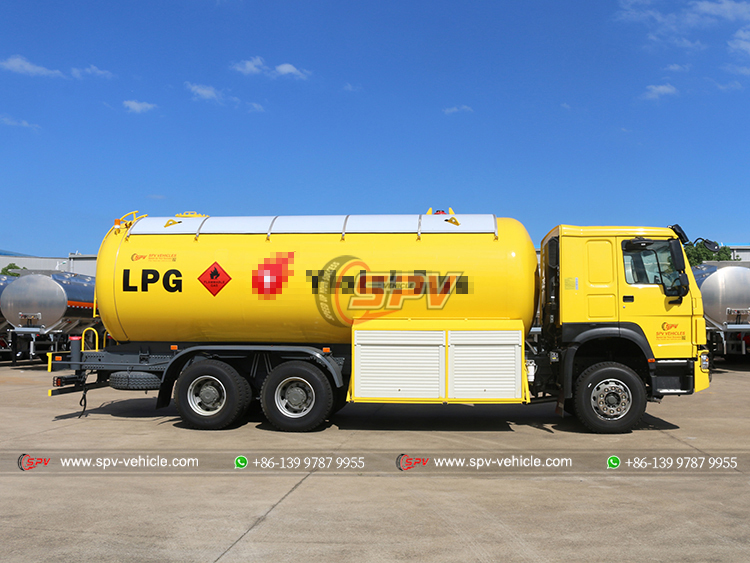 SINOTRUK 6x4 LPG Distribution Truck - Right