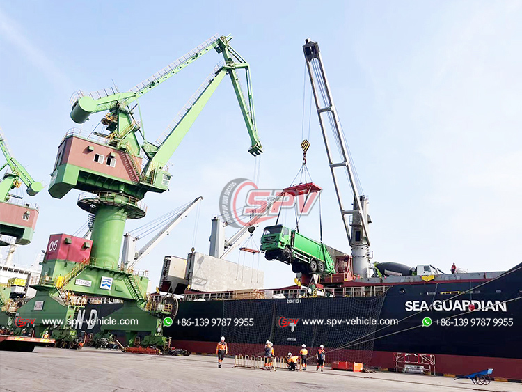 SPV 20 CBM Garbage Compactor Truck Loaded Into Bulk Vessel