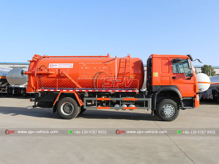 SINOTRUK 12,000L Slurry Vacuum Truck