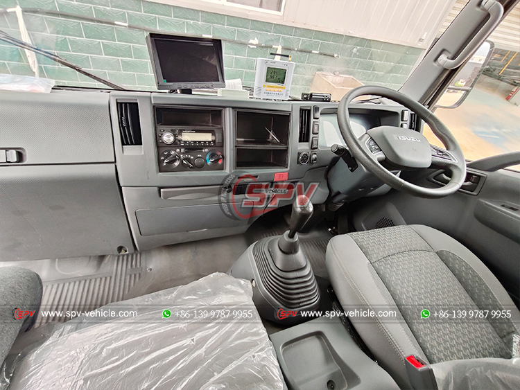 Cabin of ISUZU 100P Light Icebox Truck