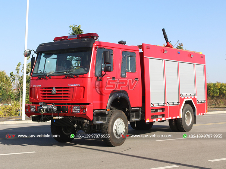 HOWO 4x4 Light-duty Fire Tender - Front Left