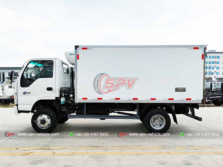 ISUZU Light Fresh Food Delivery Truck - Left