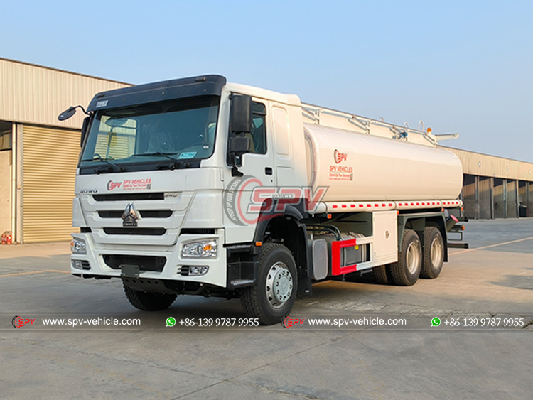 SINOTRUK 6x4 Fuel Tank Truck - Front Left