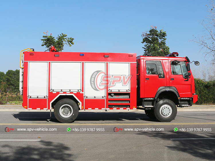 SINOTRUK Off-road Water Fire Truck - Right
