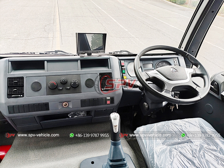 SINOTRUK 10,000L Chemical Tank Truck