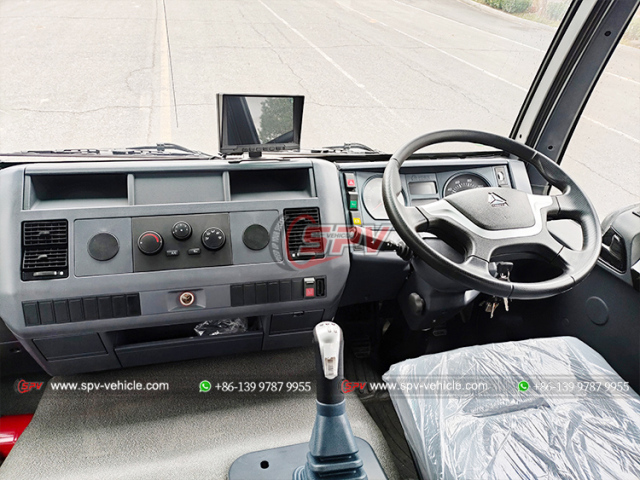 SINOTRUK 10,000L Chemical Tank Truck