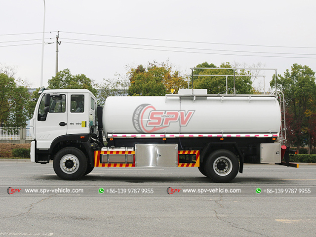 SINOTRUK 10,000L Chemical Tank Truck