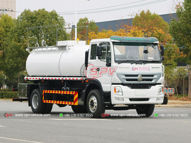 SINOTRUK 10,000L Chemical Tank Truck