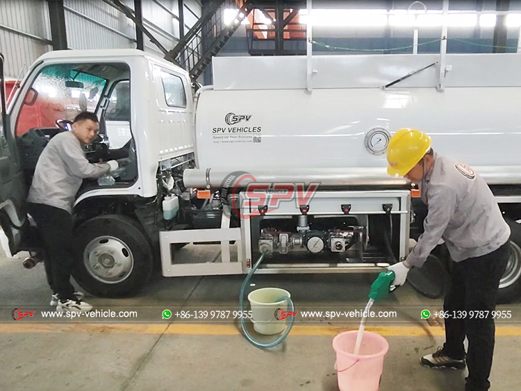 ISUZU 4,000L Stainless Steel Fuel Truck