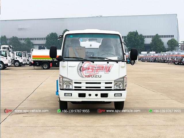 ISUZU 4,000L Potable Water Truck