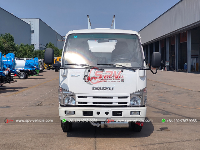 ISUZU 4,000L Fuel Distribution Truck