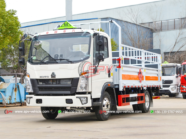 Sinotruk Gas Cylinder Delivery Vehicle - Front Left