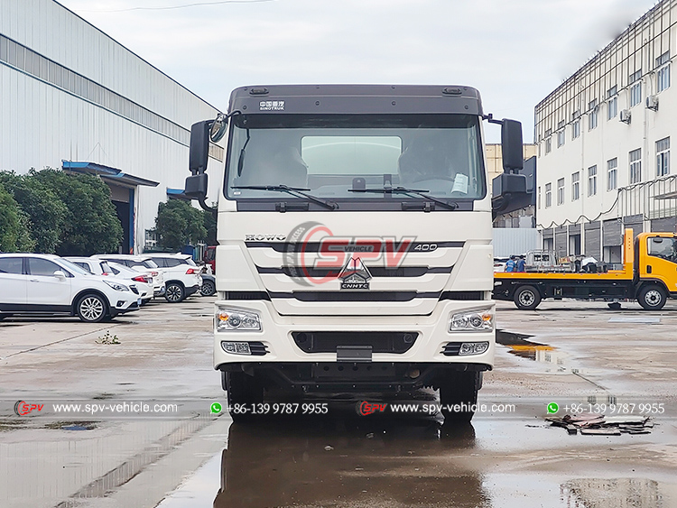 25,000 Litres Petrol Fuel Tank Truck SINOTRUK - Front
