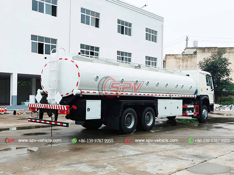 SINOTRUK 9-Compartments Fuel Dispensing Truck - Rear Right