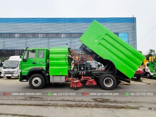 SINOTRUK Road Washing and Cleaning Truck