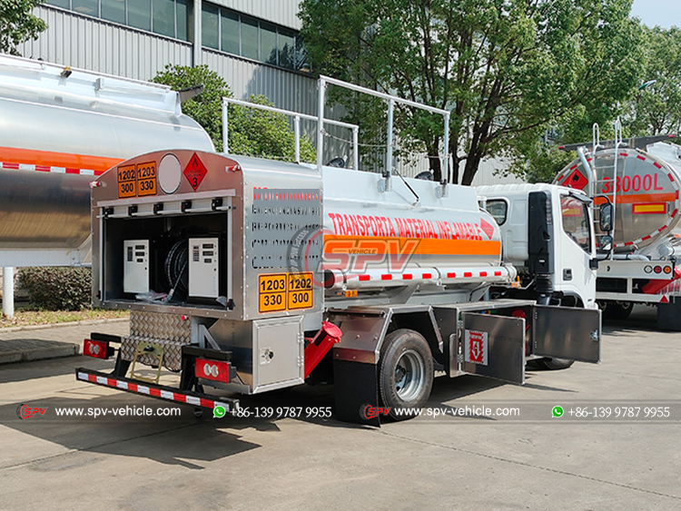 FOTON 4x2 Oil Delivery Truck - Rear Right