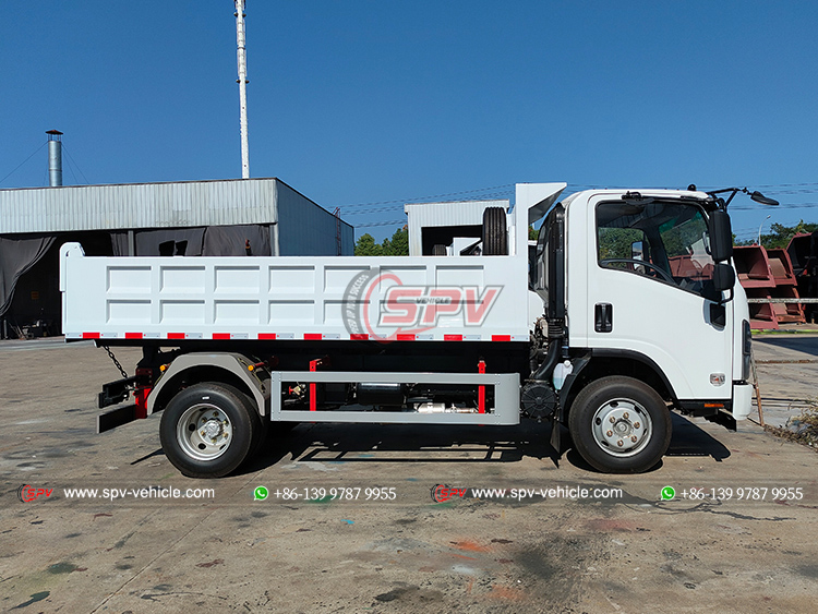 ISUZU 4x2 Dumper Truck - Right