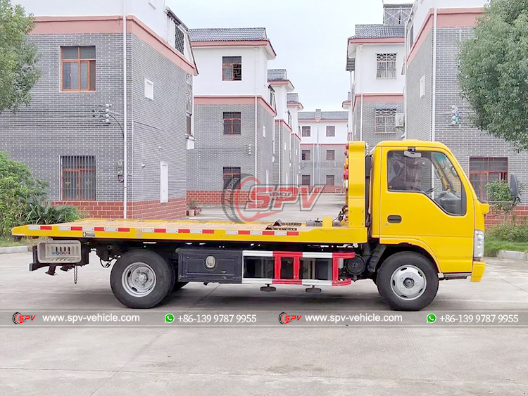 ISUZU Highway Traffic Tow Truck - Right