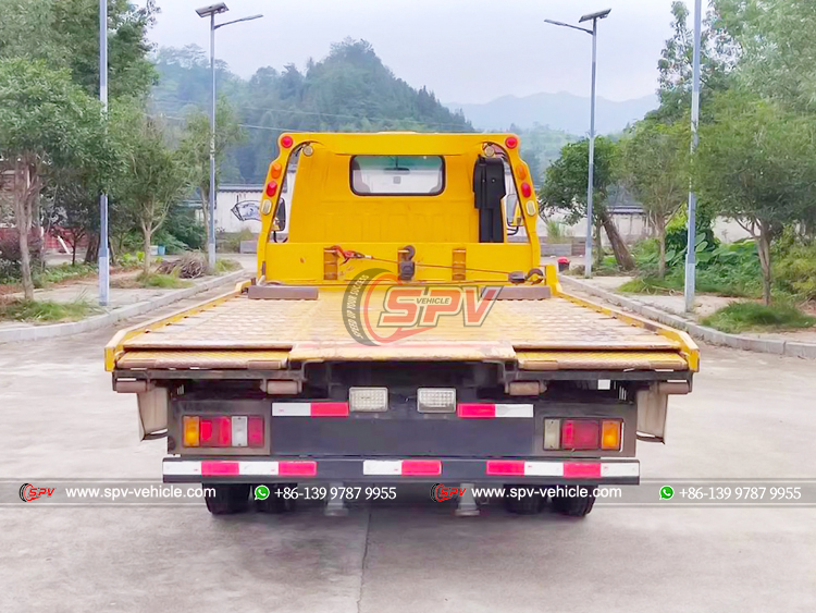 ISUZU Light Towing Truck - Rear