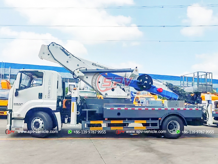 ISUZU GIGA Aerial Lift Vehicle - Left
