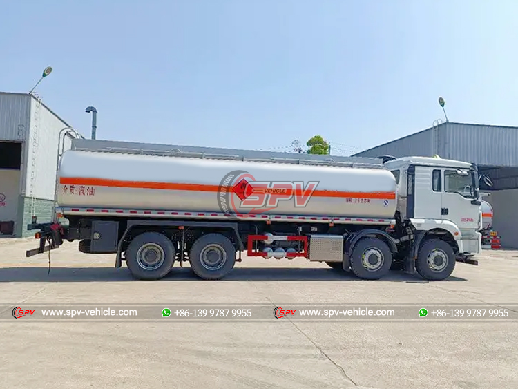 SHACMAN 8x4 Diesel Supply Truck - Right