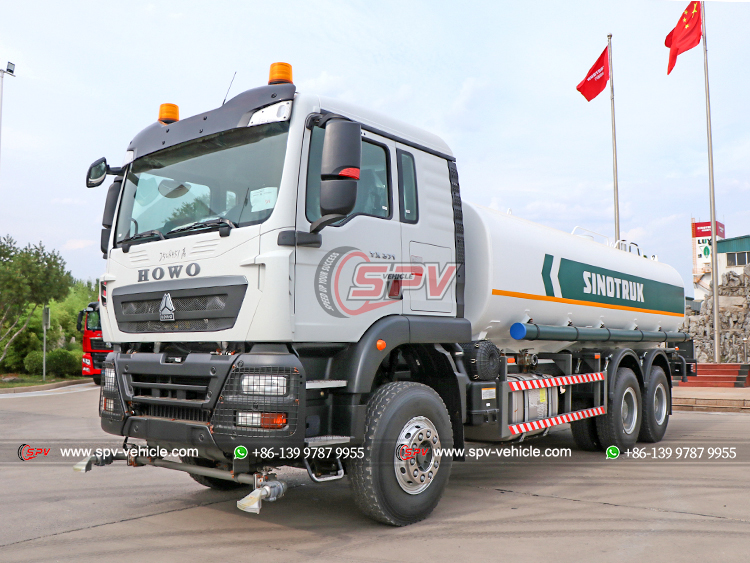 SINOTRUK Water Spray Bowser - Front Left