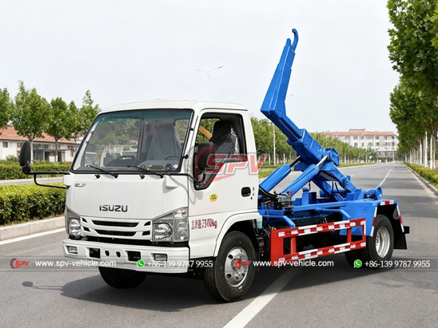 ISUZU 4 CBM Hook Arm Rubbish Truck