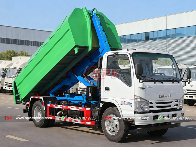 ISUZU 4 CBM Hook Arm Rubbish Truck
