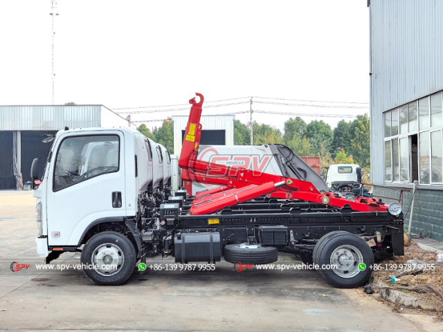 ISUZU 6 CBM Hook Lift Garbage Truck