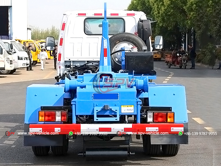 ISUZU 4 CBM Hook Arm Rubbish Truck