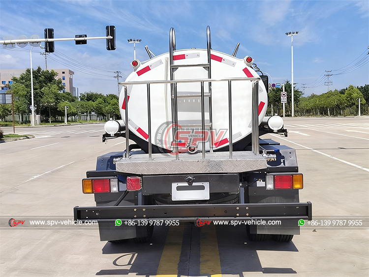 ISUZU 8,000L Water Delivery Truck