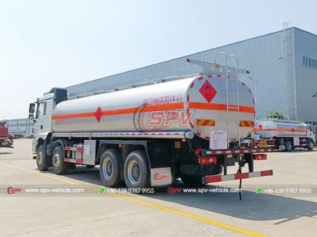 SHACMAN 30,000L Petrol Hauling Truck